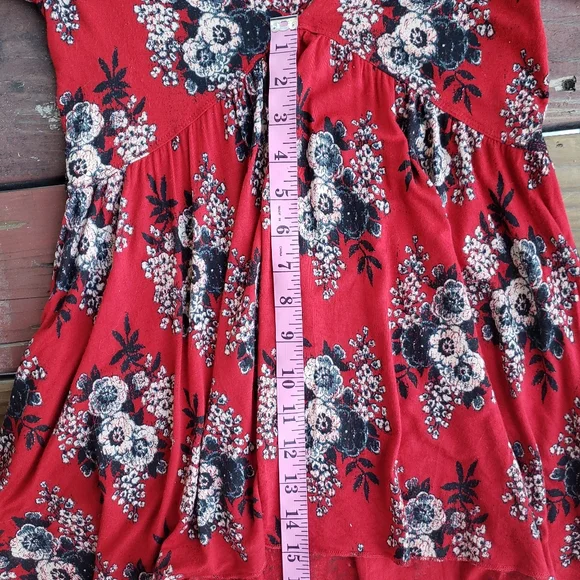 Free People Red Floral Boho Stretchy Speak Easy Tunic Top - Picture 9 of 14